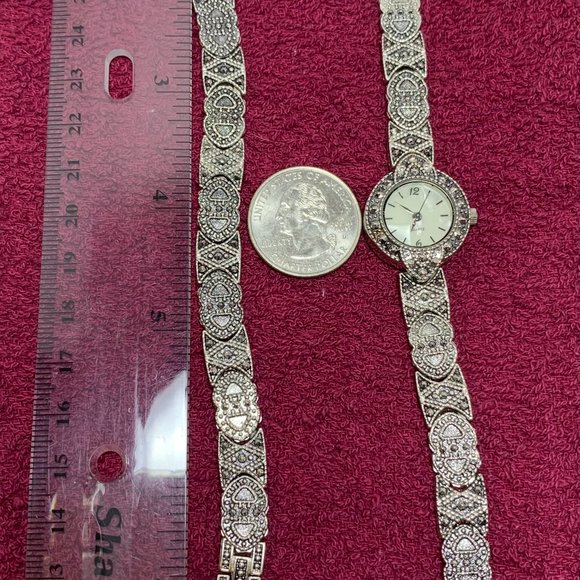 AVON Vintage 7" Antiqued Silvertone Bracelet & Watch Set. (447) - Picture 10 of 10